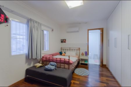 Casa à venda com 260m², 4 quartos e 2 vagasSuíte 1