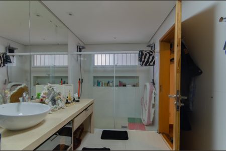 Casa à venda com 260m², 4 quartos e 2 vagasBanheiro da Suíte 2