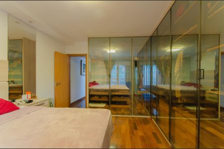Casa à venda com 260m², 4 quartos e 2 vagasSuíte 2