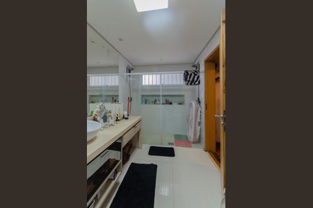 Casa à venda com 260m², 4 quartos e 2 vagasBanheiro da Suíte 2