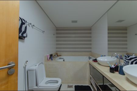 Casa à venda com 260m², 4 quartos e 2 vagasBanheiro da Suíte 2
