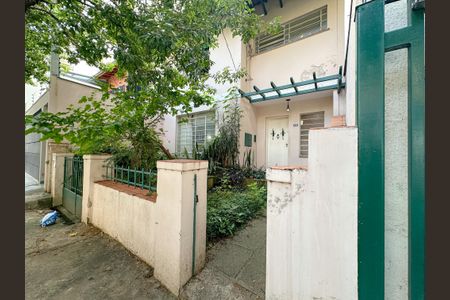 Casa para alugar com 217m², 4 quartos e 2 vagasFachada