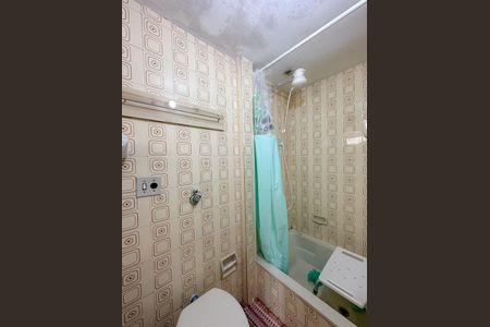 Casa para alugar com 217m², 4 quartos e 2 vagasBanheiro 1