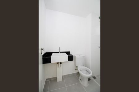 Banheiro de kitnet/studio à venda com 1 quarto, 26m² em Pinheiros, São Paulo