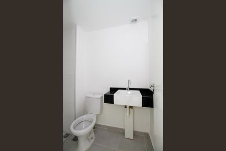 Banheiro de kitnet/studio à venda com 1 quarto, 26m² em Pinheiros, São Paulo