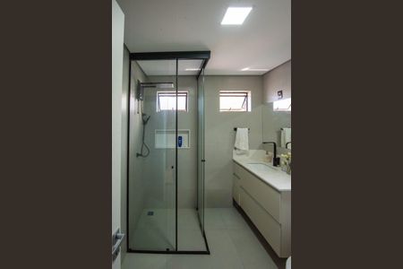 Casa para alugar com 294m², 4 quartos e 4 vagasBanheiro 1