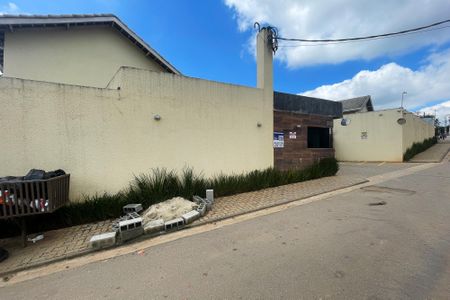 Casa de condomínio para alugar com 60m², 2 quartos e 2 vagas Casa de condomínio para alugar com 60m², 2 quartos e 2 vagasFachada