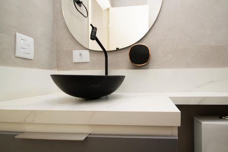 Casa de condomínio para alugar com 60m², 2 quartos e 2 vagas Casa de condomínio para alugar com 60m², 2 quartos e 2 vagasBanheiro