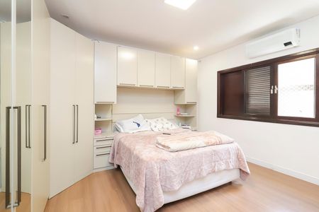 Casa à venda com 672m², 6 quartos e 2 vagasQuarto 1 - Suíte