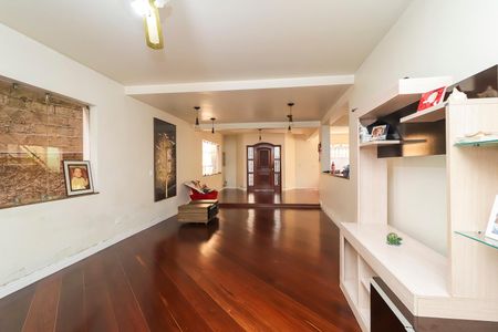 Casa à venda com 672m², 6 quartos e 2 vagasSala 2