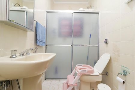 Casa à venda com 672m², 6 quartos e 2 vagasBanheiro Social