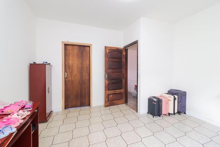 Casa à venda com 672m², 6 quartos e 2 vagasQuarto 2 - Suíte