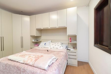 Casa à venda com 672m², 6 quartos e 2 vagasQuarto 1 - Suíte