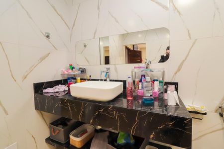 Casa à venda com 672m², 6 quartos e 2 vagasBanheiro da Suíte 1