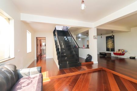 Casa à venda com 672m², 6 quartos e 2 vagasAntessala