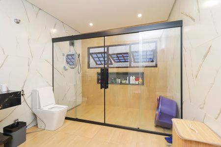 Casa à venda com 672m², 6 quartos e 2 vagasBanheiro da Suíte 1