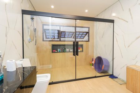 Casa à venda com 672m², 6 quartos e 2 vagasBanheiro da Suíte 1