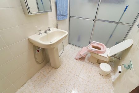 Casa à venda com 672m², 6 quartos e 2 vagasBanheiro Social