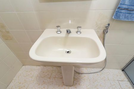 Casa à venda com 672m², 6 quartos e 2 vagasBanheiro Social