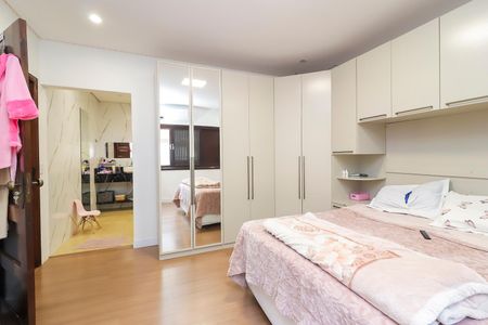 Casa à venda com 672m², 6 quartos e 2 vagasQuarto 1 - Suíte