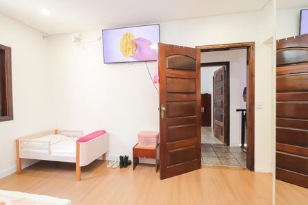 Casa à venda com 672m², 6 quartos e 2 vagasQuarto 1 - Suíte