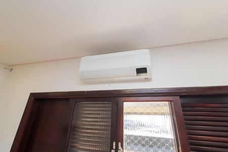 Casa à venda com 672m², 6 quartos e 2 vagasQuarto 1 - Suíte