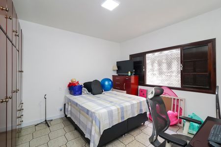 Casa à venda com 672m², 6 quartos e 2 vagasQuarto 4