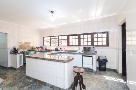 Casa à venda com 672m², 6 quartos e 2 vagasCozinha