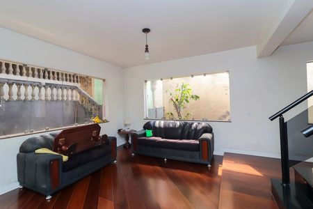 Casa à venda com 672m², 6 quartos e 2 vagasAntessala