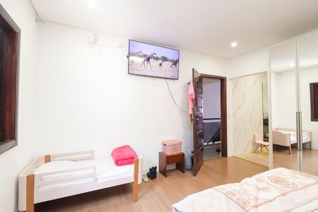 Casa à venda com 672m², 6 quartos e 2 vagasQuarto 1 - Suíte