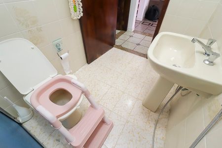 Casa à venda com 672m², 6 quartos e 2 vagasBanheiro Social