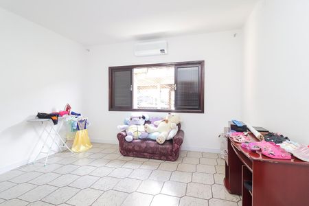 Casa à venda com 672m², 6 quartos e 2 vagasQuarto 2 - Suíte