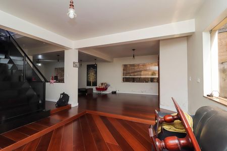 Casa à venda com 672m², 6 quartos e 2 vagasAntessala