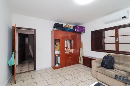 Casa à venda com 672m², 6 quartos e 2 vagasQuarto 3