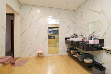 Casa à venda com 672m², 6 quartos e 2 vagasBanheiro da Suíte 1