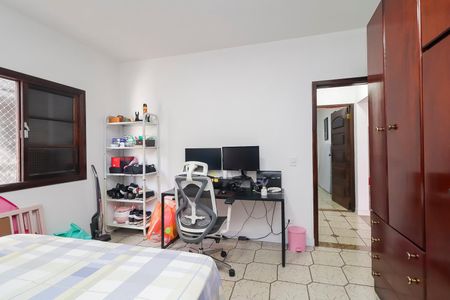 Casa à venda com 672m², 6 quartos e 2 vagasQuarto 4