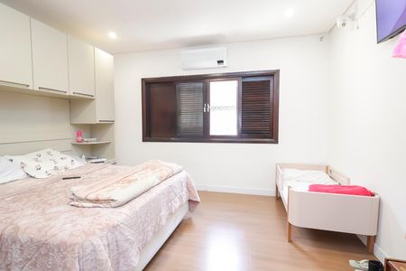 Casa à venda com 672m², 6 quartos e 2 vagasQuarto 1 - Suíte