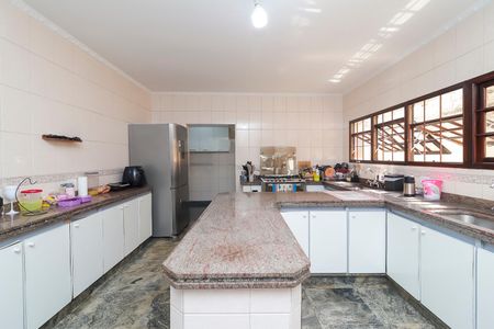 Casa à venda com 672m², 6 quartos e 2 vagasCozinha