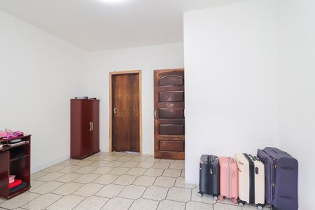 Casa à venda com 672m², 6 quartos e 2 vagasQuarto 2 - Suíte