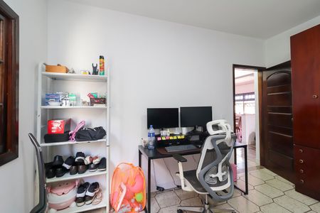 Casa à venda com 672m², 6 quartos e 2 vagasQuarto 4