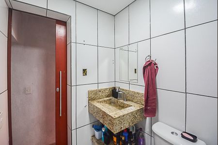 Casa à venda com 102m², 2 quartos e 1 vaga Casa à venda com 102m², 2 quartos e 1 vagaBanheiro social