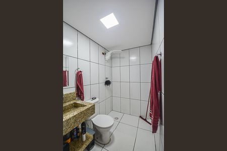 Casa à venda com 102m², 2 quartos e 1 vaga Casa à venda com 102m², 2 quartos e 1 vagaBanheiro social