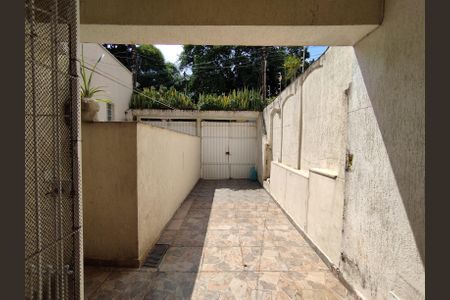 Garagem de casa para alugar com 1 quarto, 55m² em Vila Santo Estefano, São Paulo