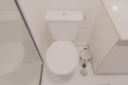 Banheiro de kitnet/studio para alugar com 1 quarto, 26m² em Pinheiros, São Paulo