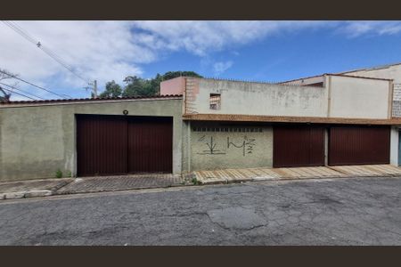 Casa à venda com 190m², 2 quartos e 4 vagasFachada 