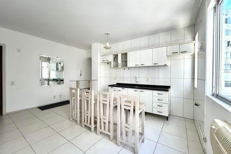Sala de apartamento para alugar com 1 quarto, 60m² em Centro, Florianópolis