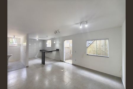 Casa para alugar com 2 quartos, 90m² em Jacarepaguá, Rio de Janeiro