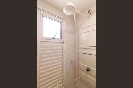 Banheiro Social de kitnet/studio para alugar com 1 quarto, 17m² em Rebouças, Curitiba