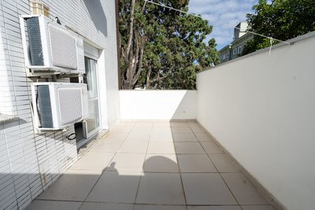 Apartamento à venda com 133m², 2 quartos e 1 vaga Apartamento à venda com 133m², 2 quartos e 1 vagaVaranda