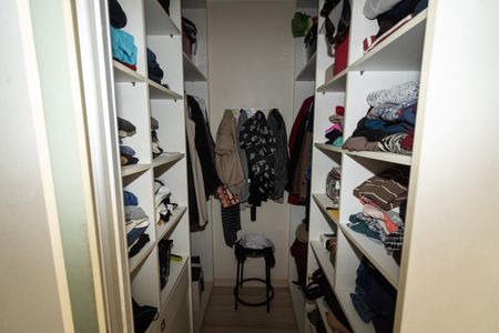 Apartamento à venda com 133m², 2 quartos e 1 vaga Apartamento à venda com 133m², 2 quartos e 1 vagaCloset